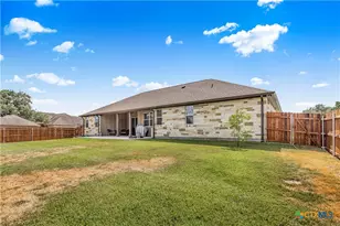 106 Laurel Oak Cir, Cuero, TX 77954 - Photo 21