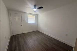 1007 Hackberry St, San Marcos, TX 78666 - Photo 3