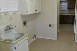 900 Boenig St, Seguin, TX 78155 - Photo 25