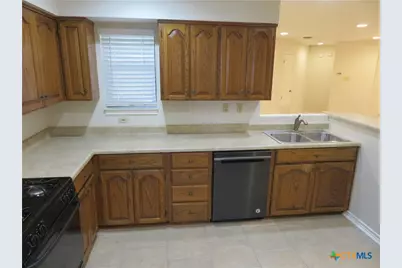 900 Boenig Street, Seguin, TX 78155 - Photo 13