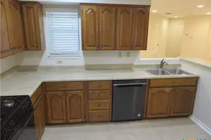 900 Boenig St, Seguin, TX 78155 - Photo 13