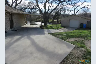 900 Boenig Street, Seguin, TX 78155 - Photo 7