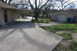 900 Boenig St, Seguin, TX 78155 - Photo 7