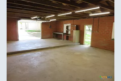 900 Boenig Street, Seguin, TX 78155 - Photo 35