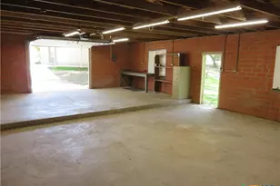 900 Boenig St, Seguin, TX 78155 - Photo 35