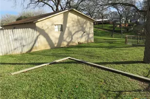 900 Boenig St, Seguin, TX 78155 - Photo 31