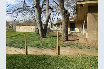 900 Boenig Street, Seguin, TX 78155 - Photo 9