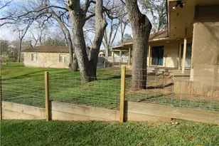 900 Boenig St, Seguin, TX 78155 - Photo 9