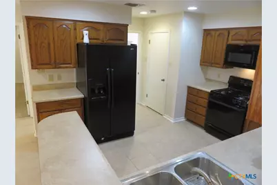 900 Boenig Street, Seguin, TX 78155 - Photo 15