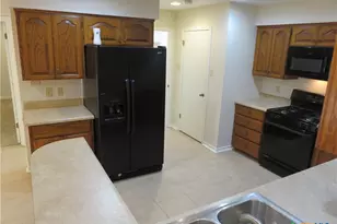 900 Boenig St, Seguin, TX 78155 - Photo 15