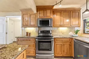 781 Lookout Dr, Lakehills, TX 78063 - Photo 19