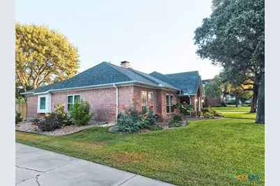303 Woodlands Lane, Victoria, TX 77904 - Photo 3