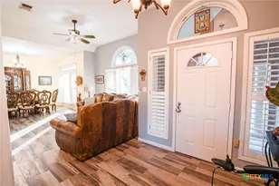 303 Woodlands Ln, Victoria, TX 77904 - Photo 7