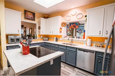 303 Woodlands Lane, Victoria, TX 77904 - Photo 15