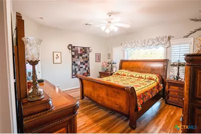 303 Woodlands Lane, Victoria, TX 77904 - Photo 19