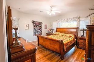 303 Woodlands Ln, Victoria, TX 77904 - Photo 19