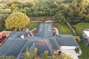 303 Woodlands Ln, Victoria, TX 77904 - Photo 5