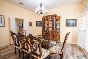 303 Woodlands Ln, Victoria, TX 77904 - Photo 11