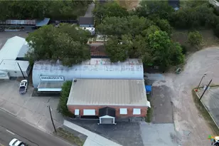 1303 N Esplanade St, Cuero, TX 77954 - Photo 1