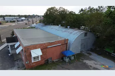 1303 N Esplanade St, Cuero, TX 77954 - Photo 5