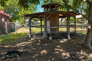 2415 Old Crawford Rd, Crawford, TX 76638 - Photo 33