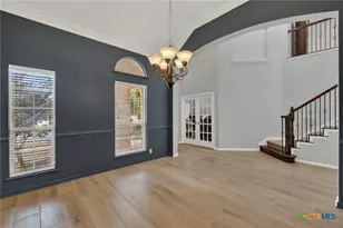 263 Hamburg Ave, New Braunfels, TX 78132 - Photo 5