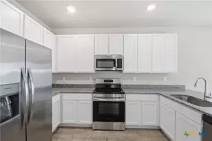 292 Legacy Cir, New Braunfels, TX 78130 - Photo 9