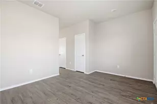 292 Legacy Cir, New Braunfels, TX 78130 - Photo 5