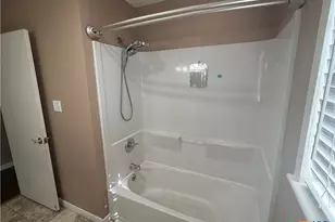 1801 E Walnut Ave, Victoria, TX 77901 - Photo 7