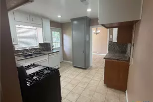1801 E Walnut Ave, Victoria, TX 77901 - Photo 5