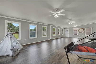 580 E Zipp Road, New Braunfels, TX 78130 - Photo 15