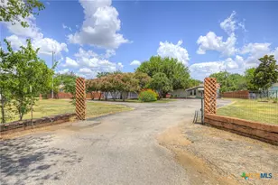 580 E Zipp Rd, New Braunfels, TX 78130 - Photo 1