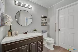 580 E Zipp Rd, New Braunfels, TX 78130 - Photo 17