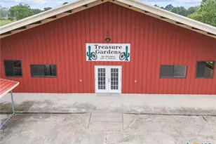 1401 N Wells St, Edna, TX 77957 - Photo 1