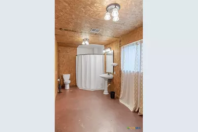 1401 N Wells Street, Edna, TX 77957 - Photo 11
