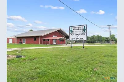 1401 N Wells Street, Edna, TX 77957 - Photo 15