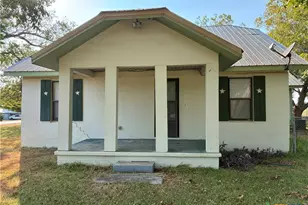 1603 N Ave J, Shiner, TX 77984 - Photo 1