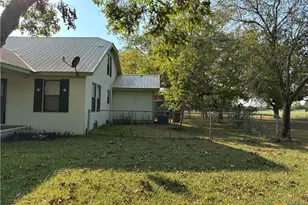 1603 N Ave J, Shiner, TX 77984 - Photo 5