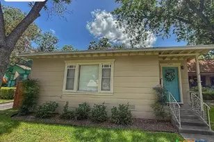460 Comal Ave, New Braunfels, TX 78130 - Photo 1