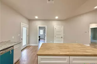 84 Paloma Rd, Victoria, TX 77905 - Photo 11
