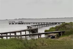 394 Sunrise Bay Dr, Port Lavaca, TX 77979 - Photo 5