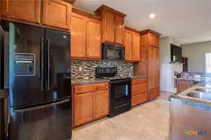 394 Sunrise Bay Dr, Port Lavaca, TX 77979 - Photo 9