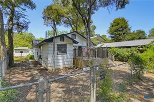 924 Lake Dr, Seguin, TX 78155 - Photo 1