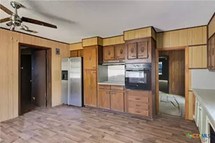 924 Lake Dr, Seguin, TX 78155 - Photo 19