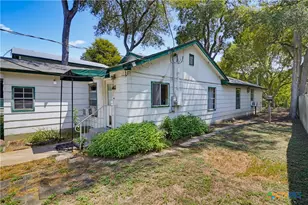 924 Lake Dr, Seguin, TX 78155 - Photo 17