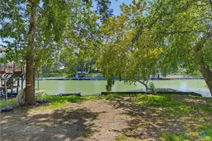 924 Lake Dr, Seguin, TX 78155 - Photo 3