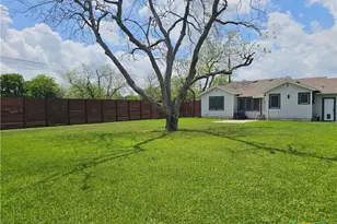 2002 N Wheeler St, Victoria, TX 77901 - Photo 5
