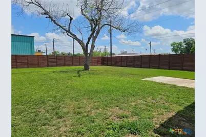 2002 N Wheeler Street, Victoria, TX 77901 - Photo 7