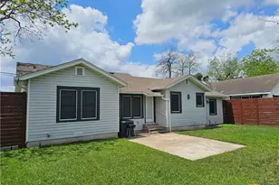 2002 N Wheeler St, Victoria, TX 77901 - Photo 3