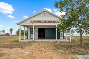 96 E Meadowlark Dr, Port Lavaca, TX 77979 - Photo 9